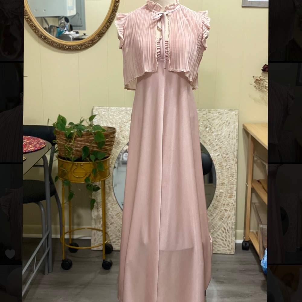 Vintage 1970s Light Pink dress. Size 7/8 ALERT needs new zipper